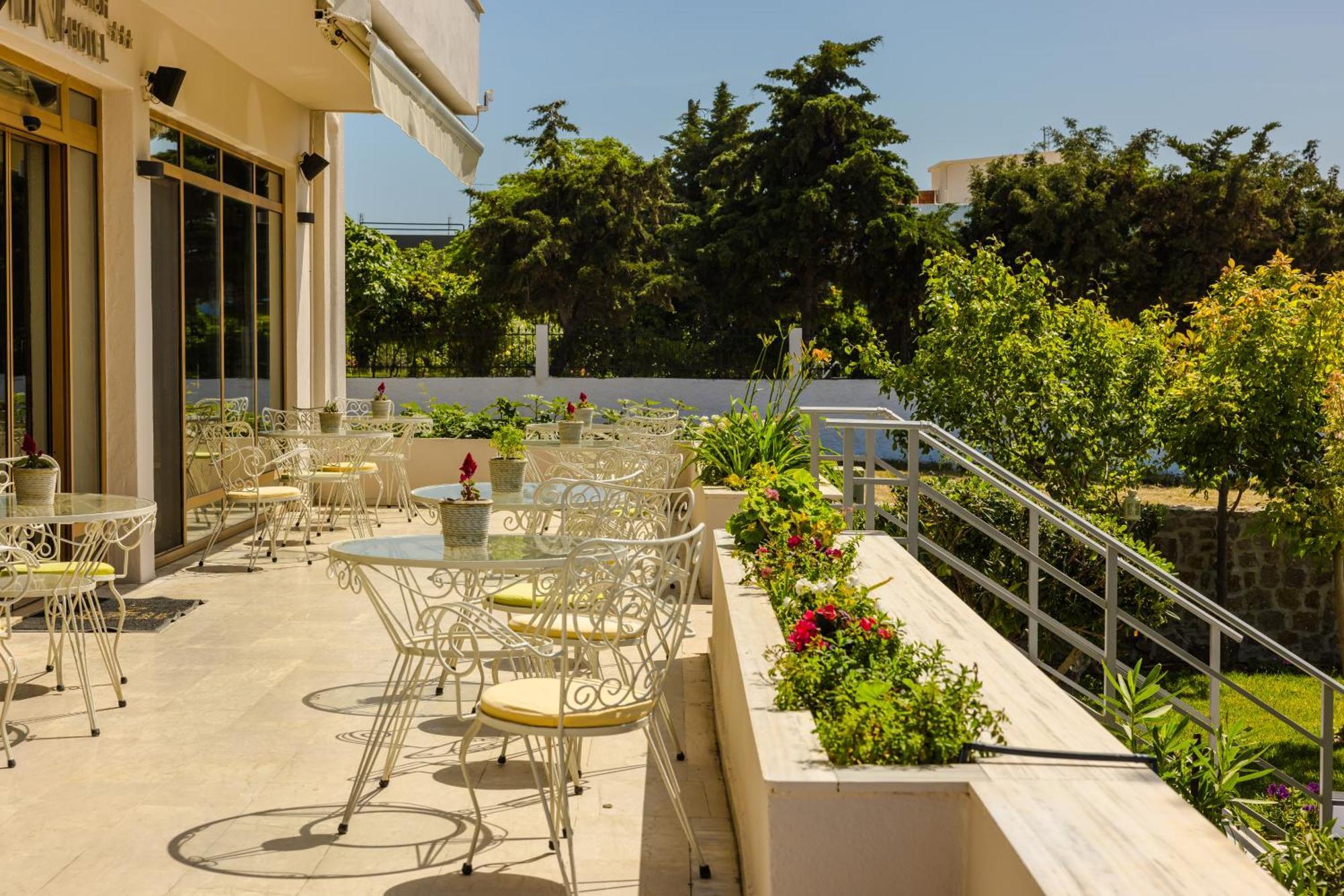 Niki Beach Hotel Kamariótisza Kültér fotó